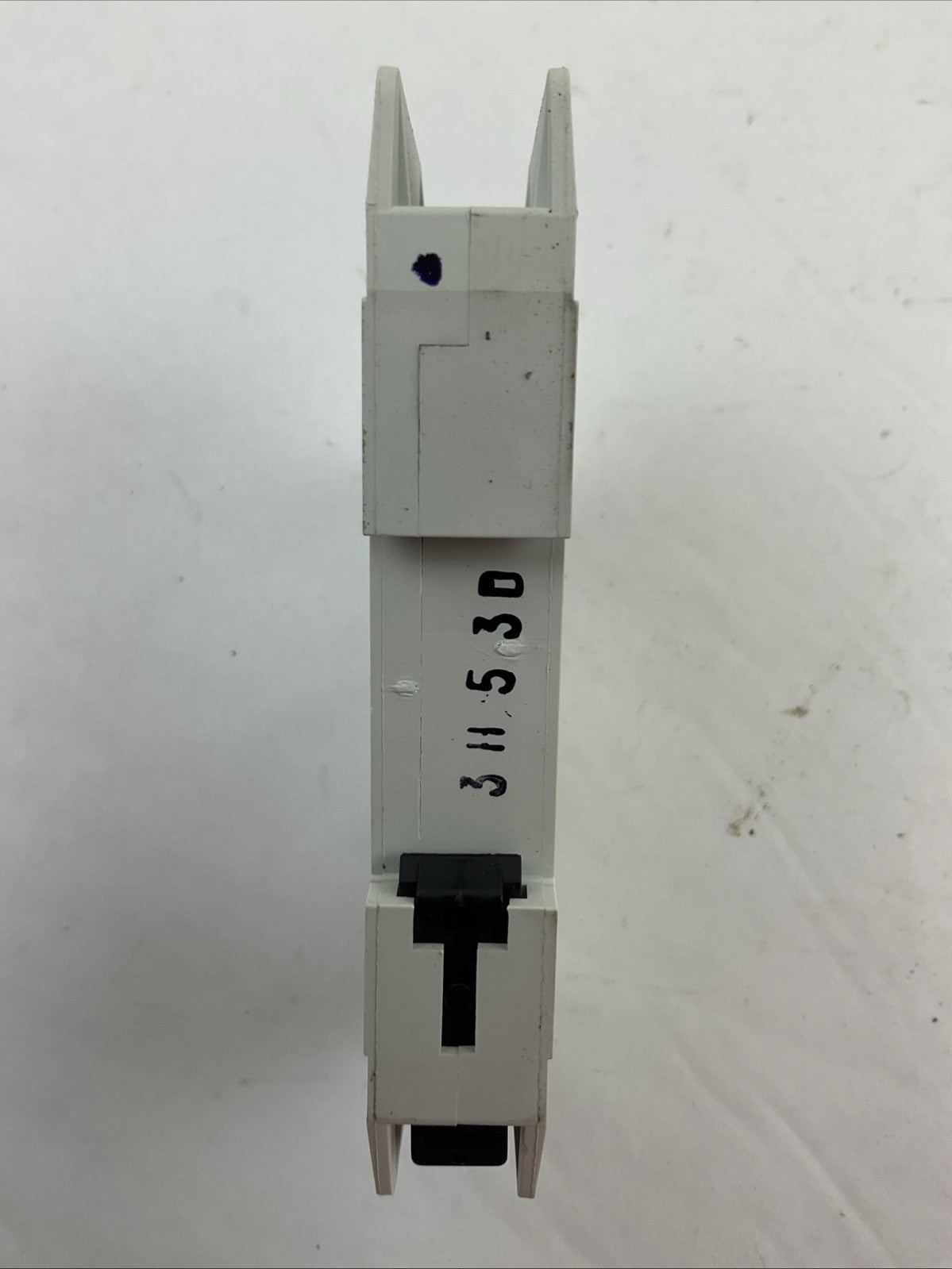 ALLEN BRADLEY 1489-A1D030 CIRCUIT BREAKER 1POLE 2A 277VAC SER A (LOT OF 3)