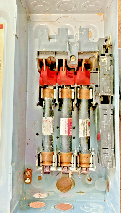 SQUARE D H361 FUSIBLE SER.F05 DISCONNECT SWITCH 30A 600VAC 600VDC