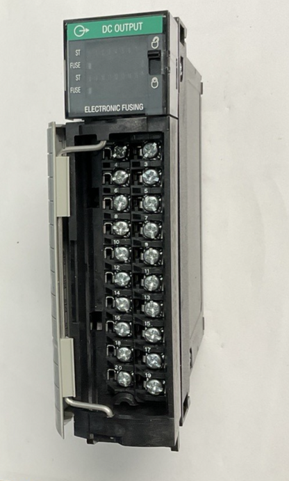 ALLEN BRADLEY 1756-OV16E DC OUTPUT 30VDC SINK SER.A