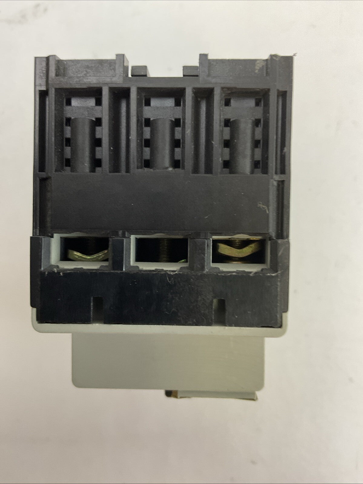 ALLEN BRADLEY 140M-C2E-B25 MOTOR CIRCUIT BREAKER SER B 1.6-2.5A TRIP