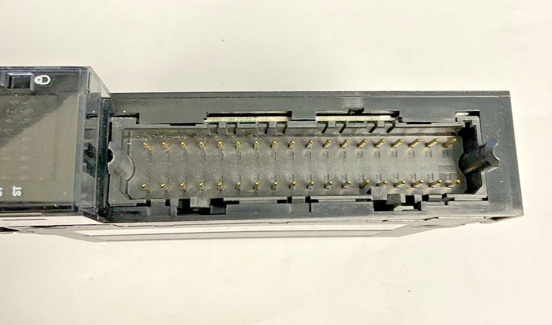 ALLEN BRADLEY 1756-OA16I CONTROLLOGIX  D/O MODULE 24VDC 240VAC**W/O TERMINALS**