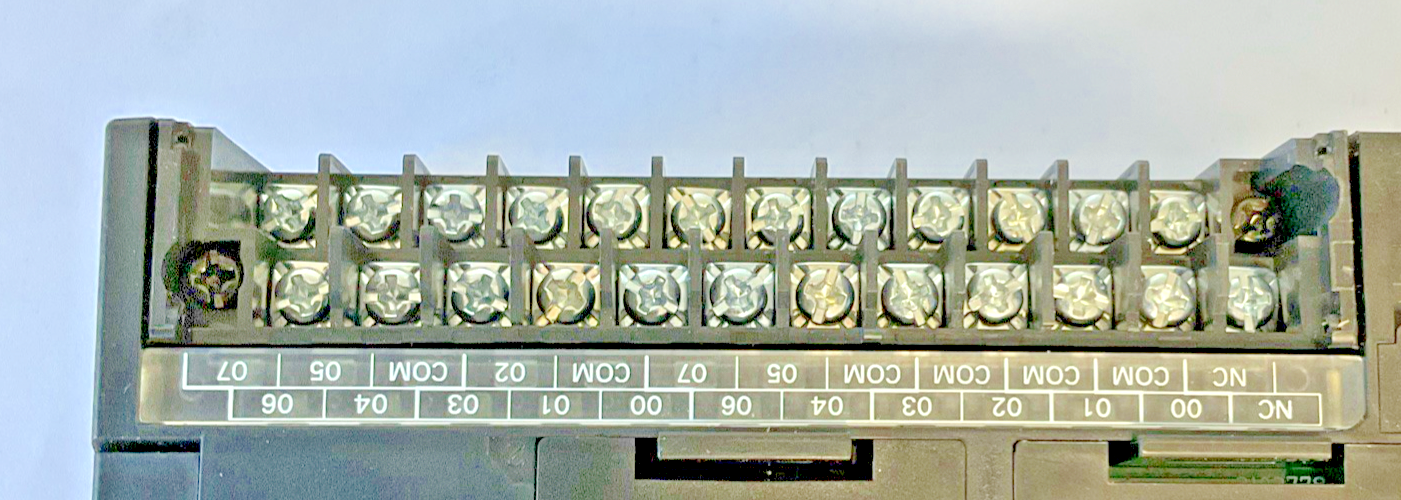 OMRON CP1L-M40DT-D PROGRAMMING CONTROLLER 24VDC 20W VER.1.0