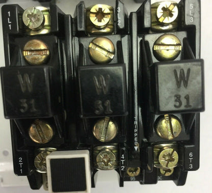 ALLEN BRADLEY 105-A09NDJ0V REVERSING STARTER 100-A09ND3 600VAC 9A 592-J0V16 W31