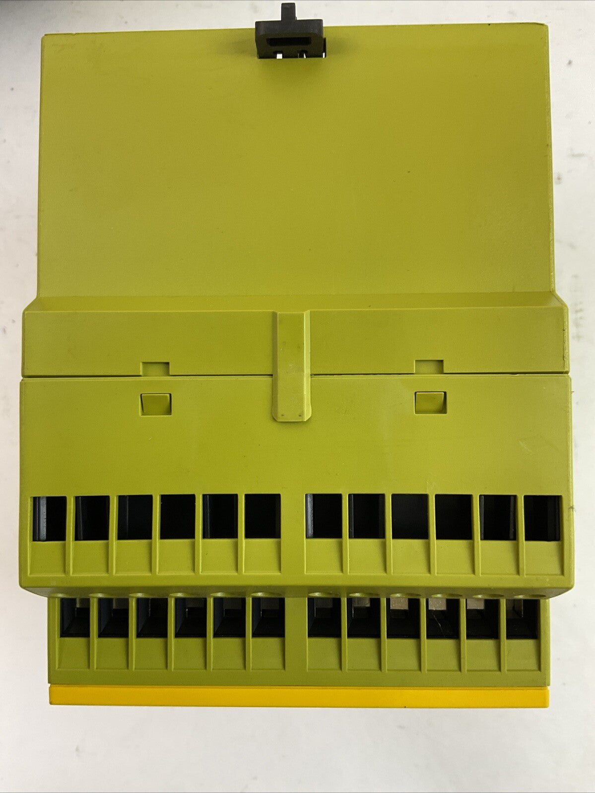 PILZ PZE 9 24VDC 8n/o 1n/c SAFETY RELAY