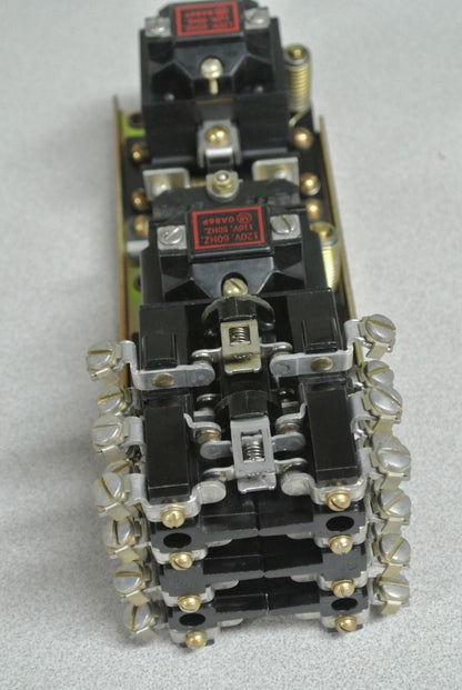 ALLEN-BRADLEY 700-BXL840A1 - AC RELAY TYPE BXL - 110/120V, 8-POLE - NEW SURPLUS