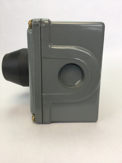 WESTINGHOUSE TYPE HDW PUSHBUTTON CONTROL STATION 600V HEAVY DUTY NEMA 4