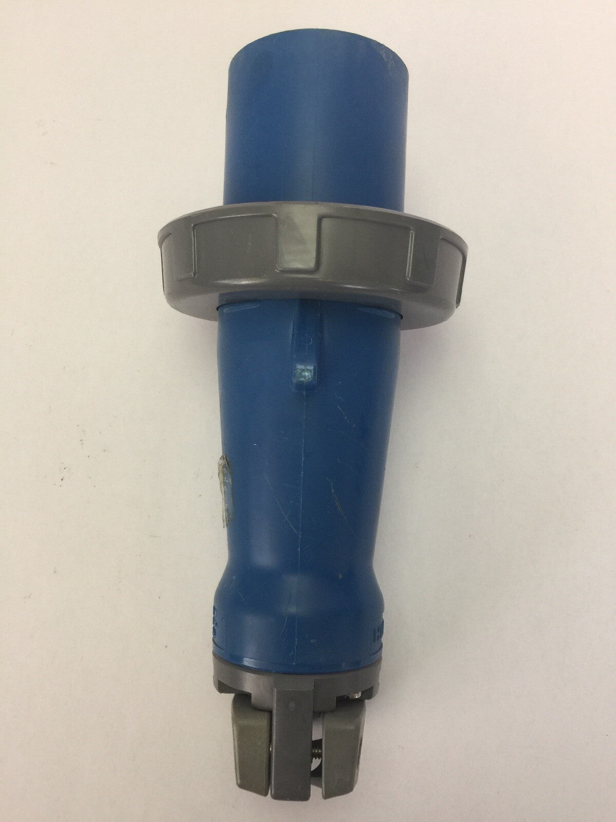 HUBBEL 363P6W PIN & SLEEVE WATERTIGHT PLUG 63A 220VAC 2 POLE 3 WIRE GROUNDING