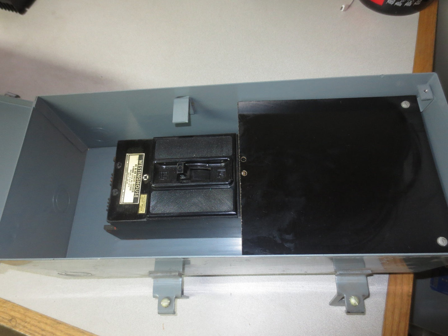 WESTINGHOUSE 1470597 TYPE CBP CIRCUIT BREAKER & ENCLOSURE