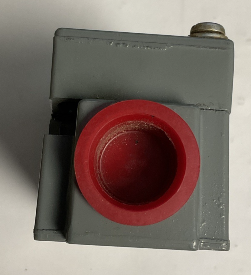SQUARE D B54C LIMIT SWITCH SER.A 10A 720VA 600VAC ***LOTOF2***