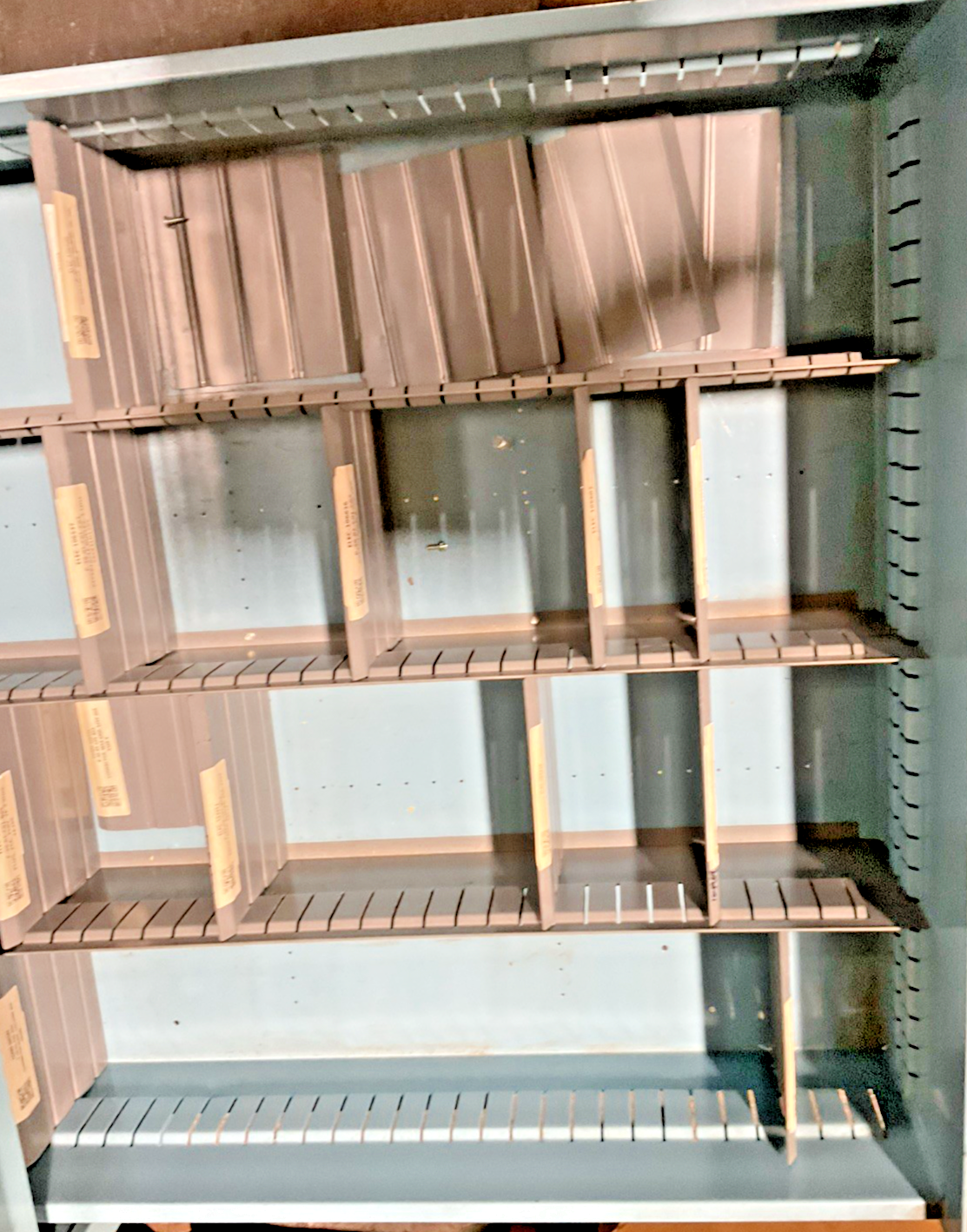 STANELY VIDMAR 6 DRAWER CABINET WITH TOP CABINET SHELF DIVIDERS VARY **NO KEY**