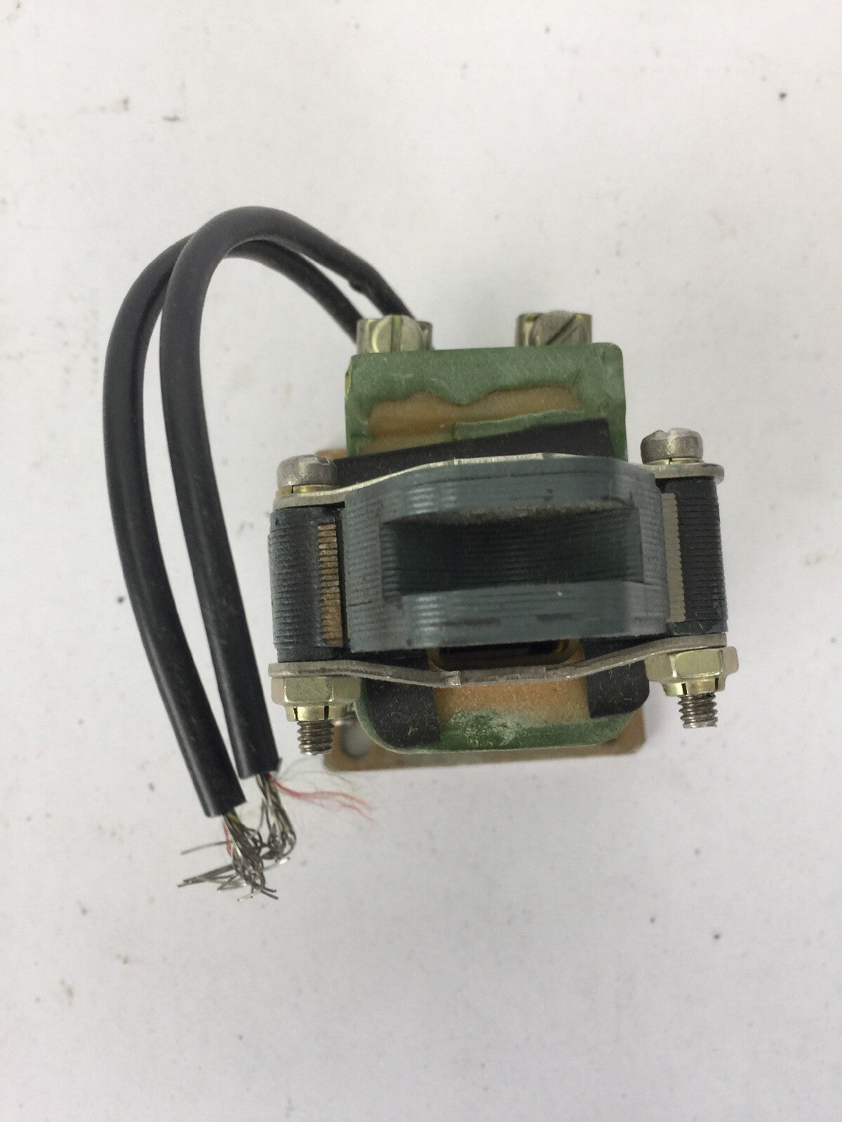 GE CR9500A100A4A SOLENOID PULL TYPE COIL 460V 60HZ END MTG STROKE 1-INCH MAX