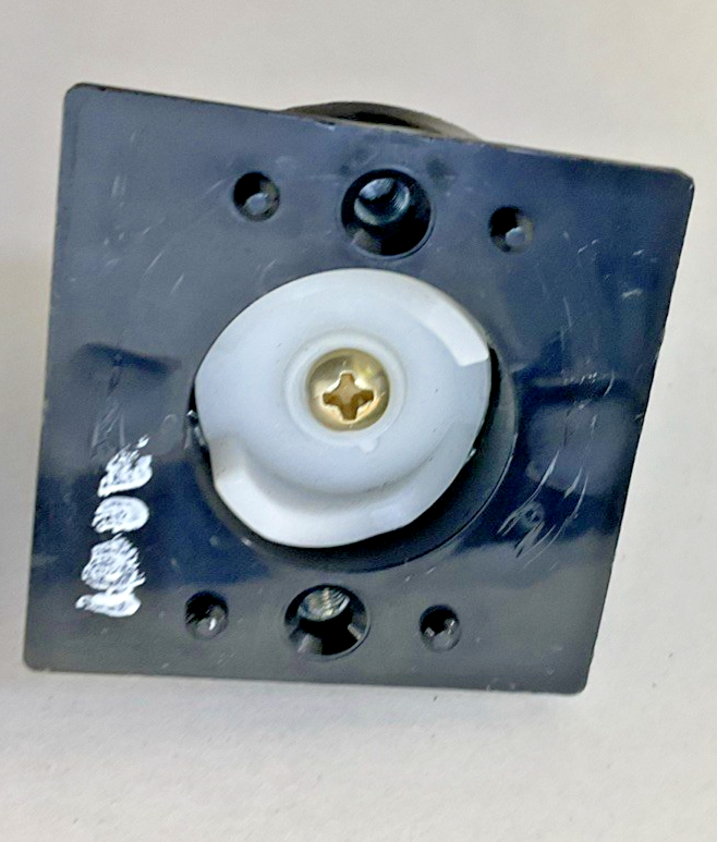 GENERAL ELECTRIC CR104P SELECTOR SWITCH 3POS. NEMA A600 W/O CONTACTS