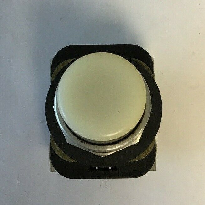 ALLEN-BRADLEY 800T-QT24 SER. T WHITE PUSHBUTTON SWITCH 24VAC/DC #757 LAMP