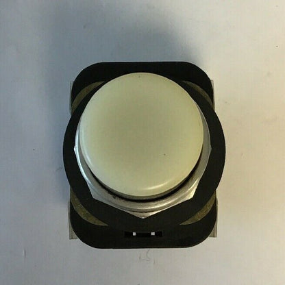 ALLEN-BRADLEY 800T-QT24 SER. T WHITE PUSHBUTTON SWITCH 24VAC/DC #757 LAMP