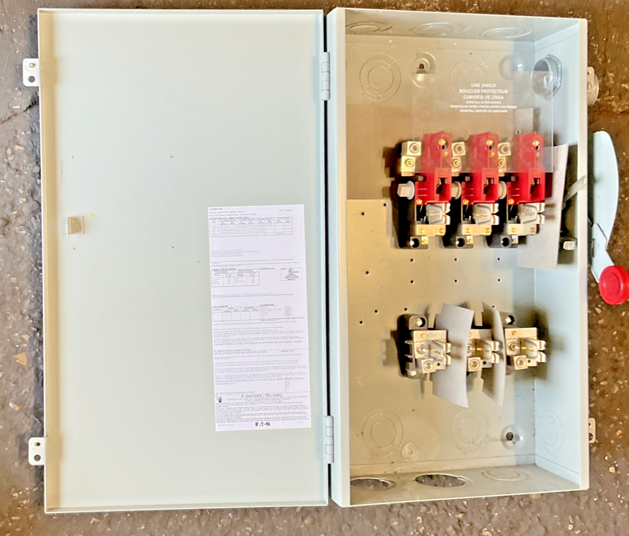 EATON DH364FGK FUSIBLE SAFTEY SWITCH 200A 600VAC 60HZ 250VDC 3P TYPE 1