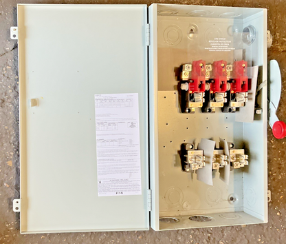 EATON DH364FGK FUSIBLE SAFTEY SWITCH 200A 600VAC 60HZ 250VDC 3P TYPE 1