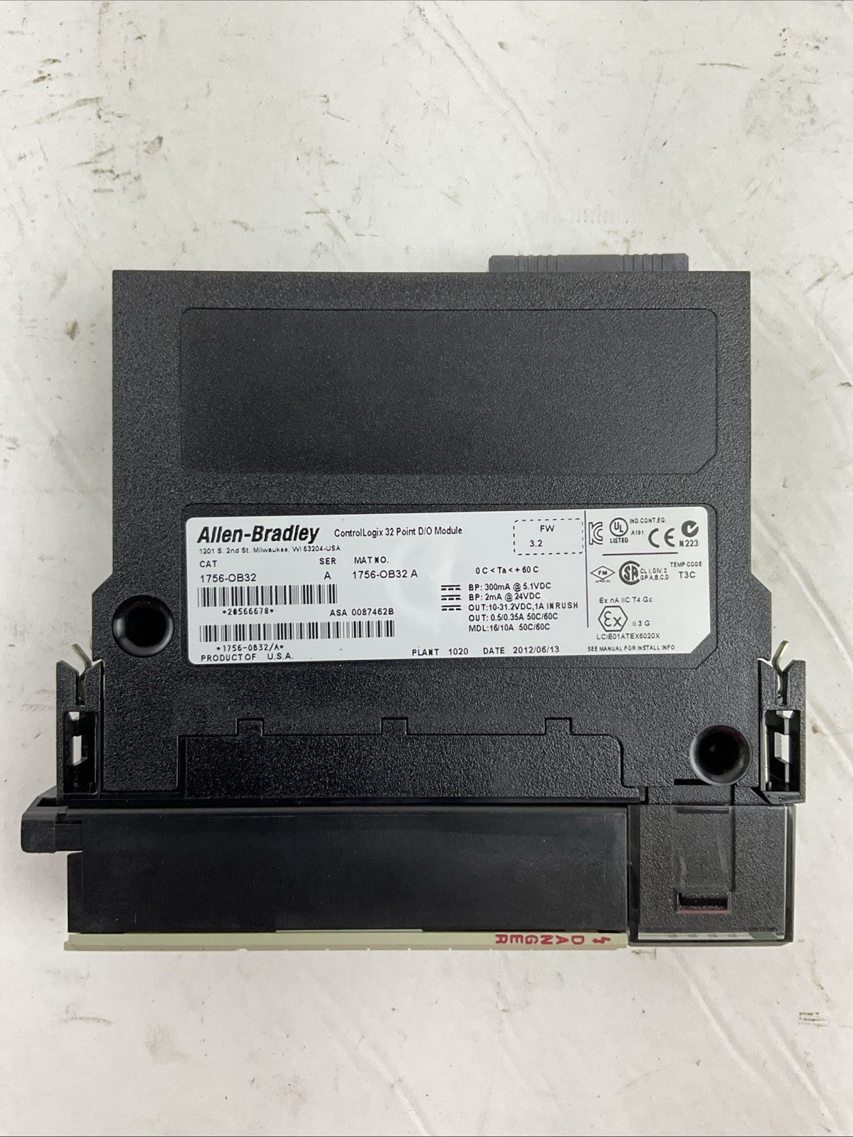ALLEN BRADLEY 1756-OB32 SER A FW 3.2 CONTROLLOGIX 32 I POINT D/O MODULE
