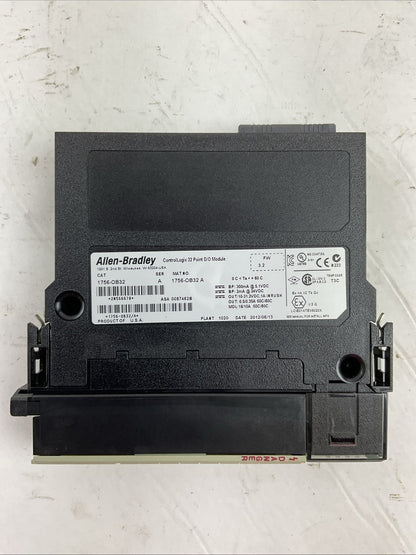 ALLEN BRADLEY 1756-OB32 SER A FW 3.2 CONTROLLOGIX 32 I POINT D/O MODULE