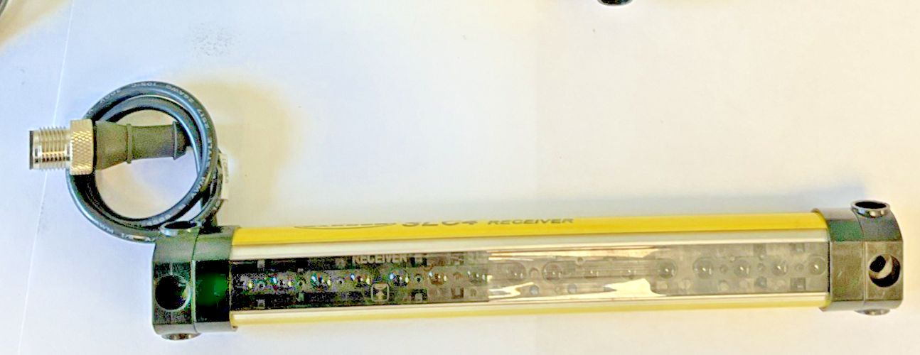 BANNER SLC4E14-160P4 EMITTER 24VDC W/ SLC4R14-160P4 RECIEVER 24VDC 0.1-2M