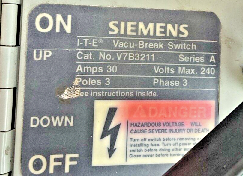 SIEMENS V7B3211 VACU-BREAK SWITCH 30A PH3 240V 3POLE FUSIBLE