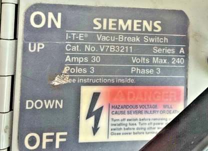 SIEMENS V7B3211 VACU-BREAK SWITCH 30A PH3 240V 3POLE FUSIBLE