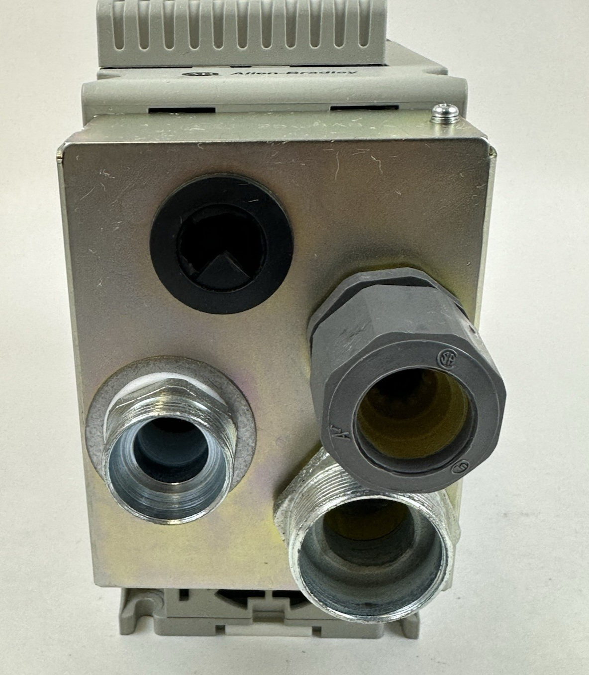ALLEN-BRADLEY 25B-D010N104 AC DRIVE SER.A 528V FRN:5.001 4KW 5HP 3P W/25-JBAB