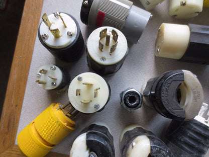 MIXED LOT of ELECTRICAL PLUGS and RECEPTACLES - VERY GOOD - LOT of 18