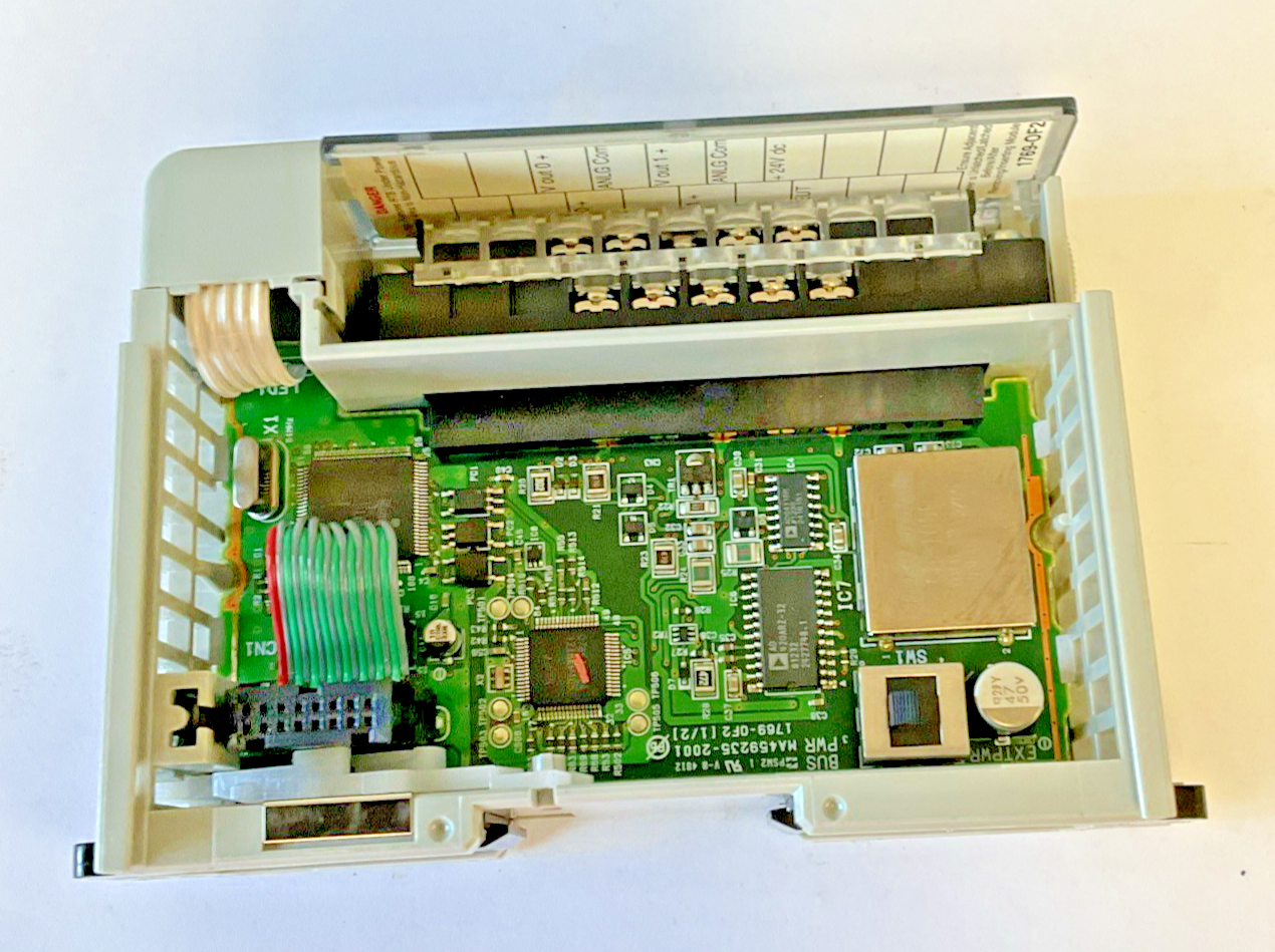 ALLEN BRADLEY 1769-OF2 OUTPUT MODULE SER.B F/W REV:3.1