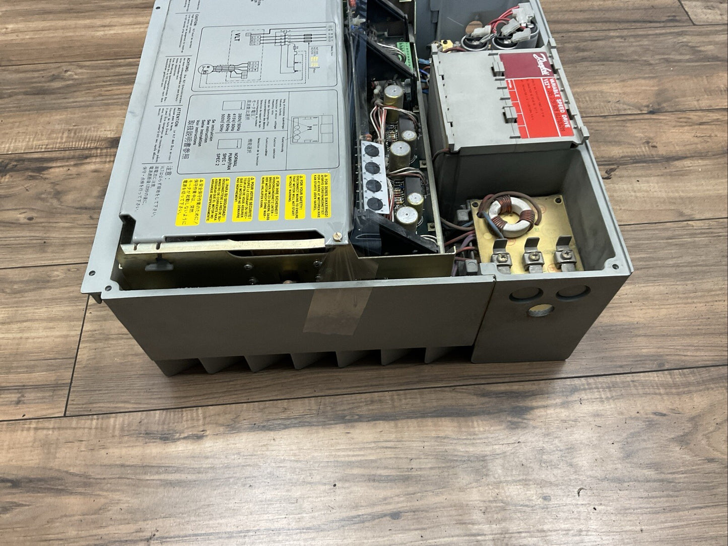 DANFOSS VLT 205 175F3028 012702G209 VARIABLE SPEED DRIVE OUT 3X0-460/500VAC 9/8A
