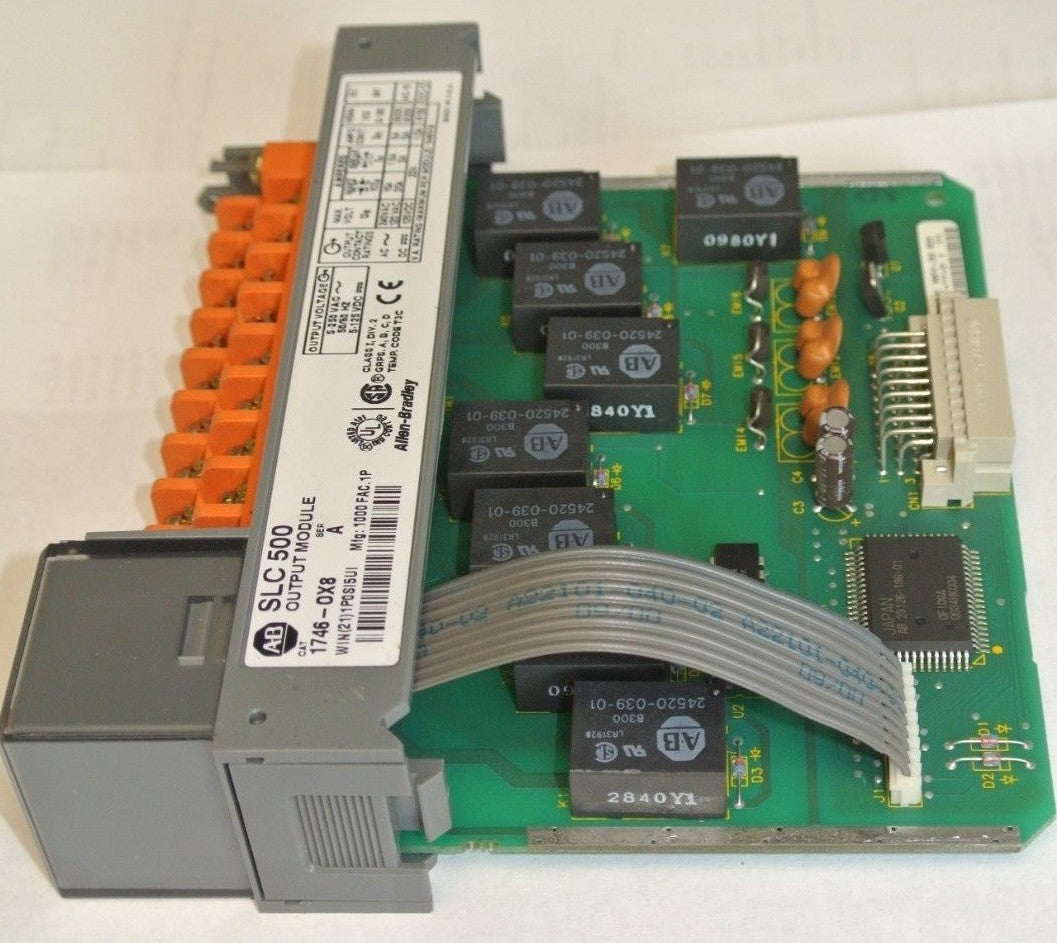 ALLEN-BRADLEY 1746-OX8 Ser. A- SLC500 OUTPUT MODULE  5-250VAC, 5-125VDC NO COVER
