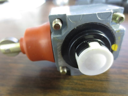 ALLEN-BRADLEY 40146-017-68 LIMIT SWITCH HEAD, SIDE PUSH - NEW SURPLUS