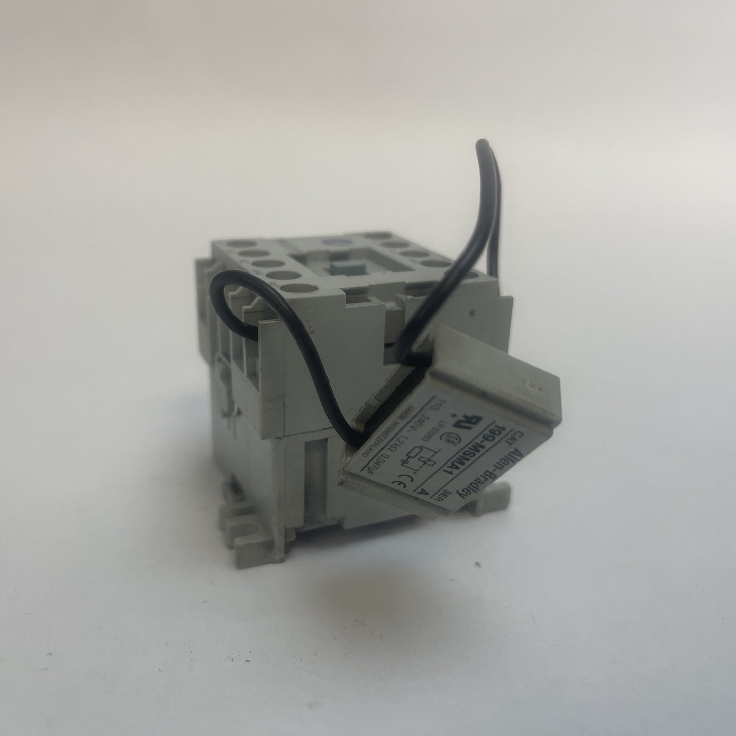 ALLEN BRADLEY 700-MB220* SER A CONTACTOR 300VAC 10A COIL 120V 60HZ (LOT OF 5)