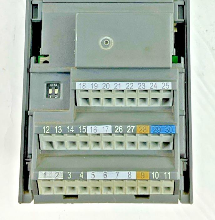 SIEMENS 6SE6440-2UD13-7AA1 FREQUENCY INVERTER MICROMASTER 440 VER.H01/2.21