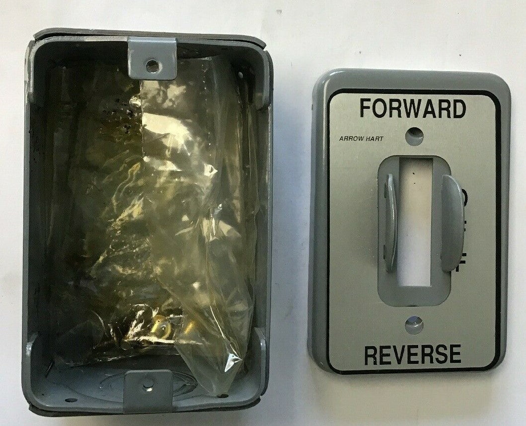 ARROW HART 27940G AC-DC TOGGLE SWITCH 20A,125V 10A, 250V 3POS. CTR STOP