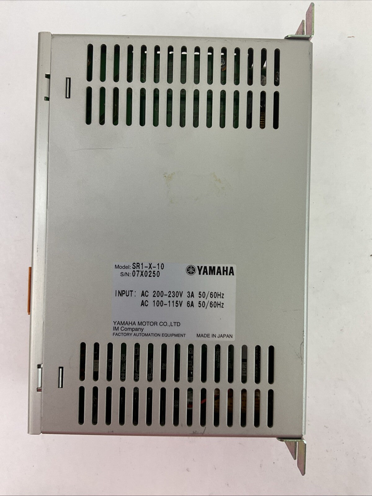 YAMAHA SR1-X-10 SINGLE AXIS ROBOT CONTROLLER 200-230/100-115VAC 3/6A 50/60HZ