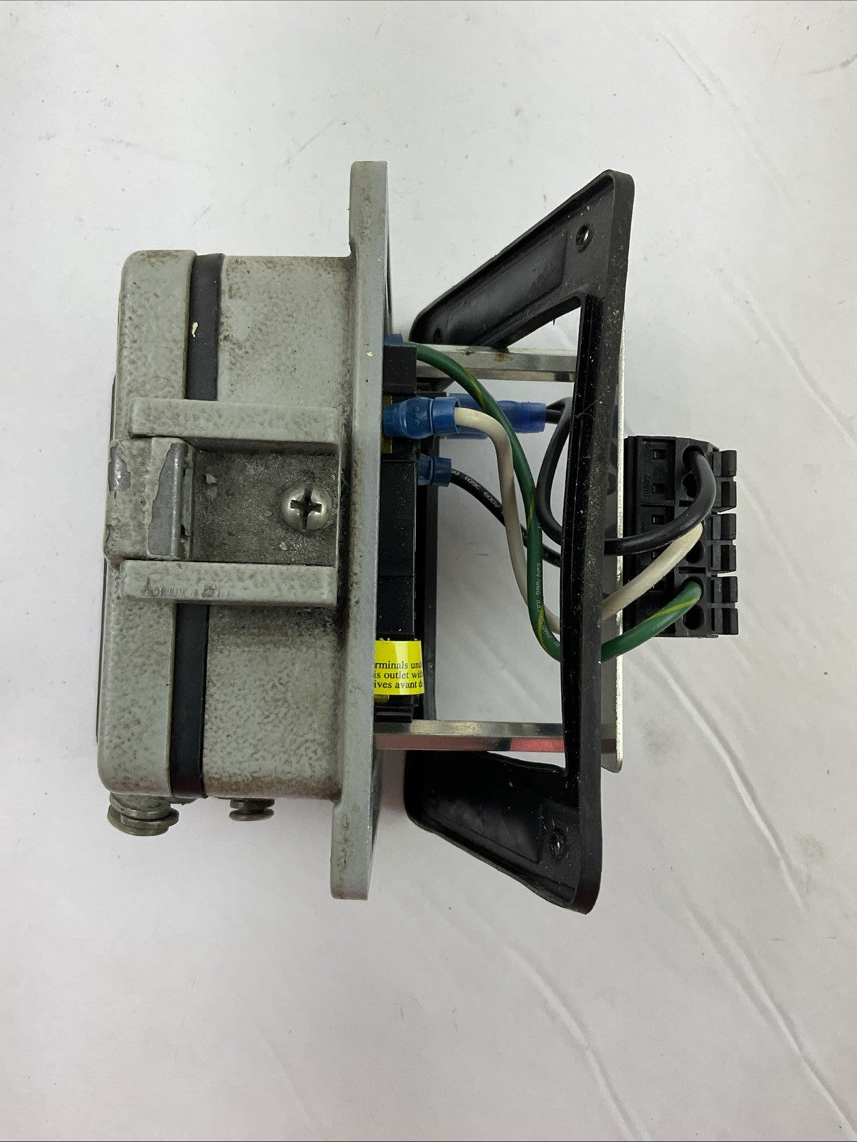 MENCOM GF-DB9M-RJ45-R-32 PANEL INTERFACE CONNECTOR