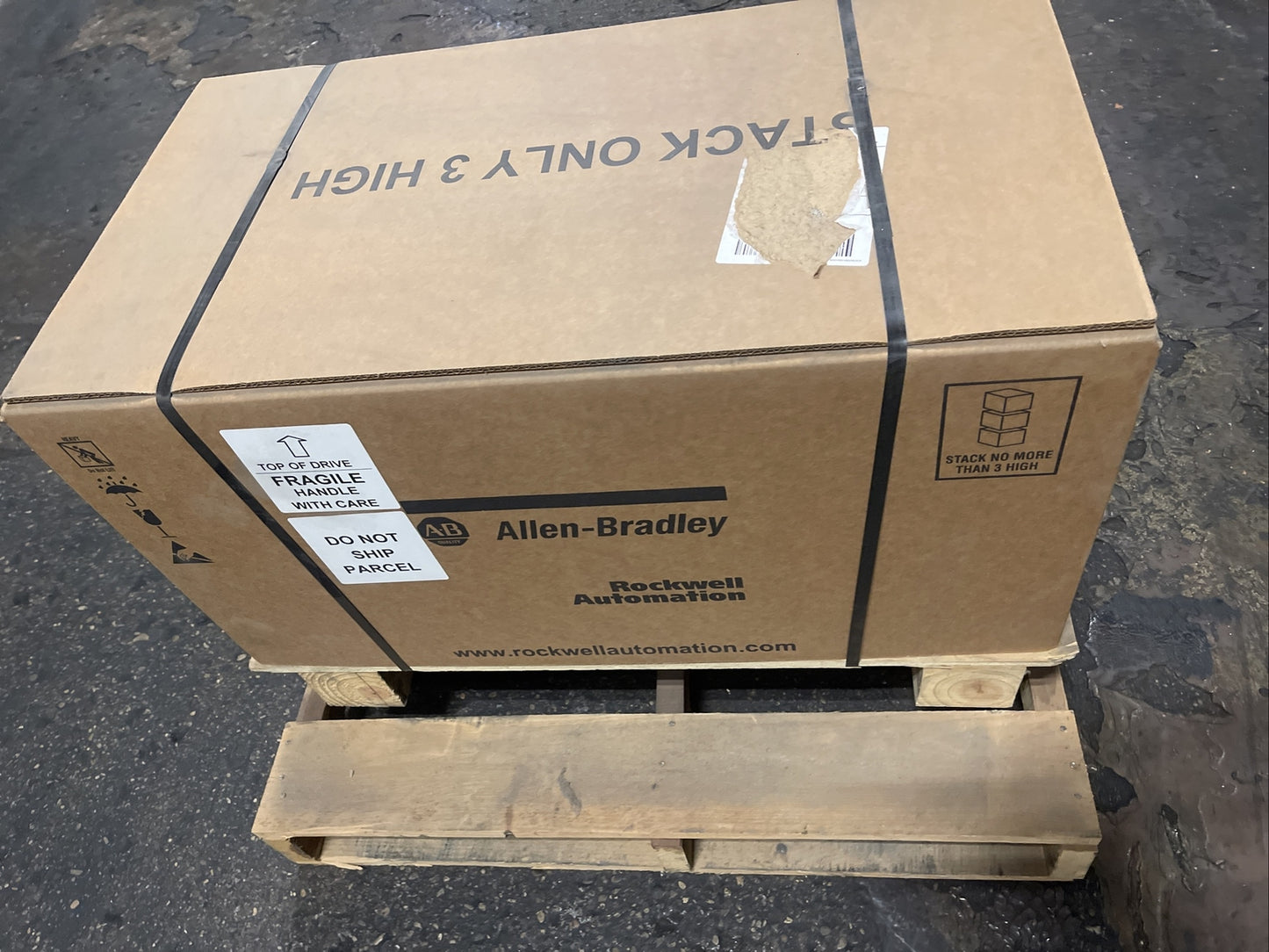 ALLEN BRADLEY 20F1AND125AA0NNNNN 480VAC INPUT 125A OUTPUT 100HP SER A FRN 13.003