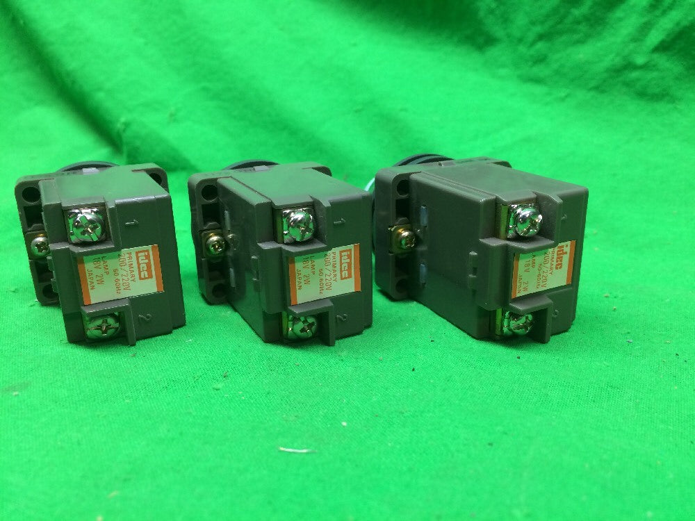 *LOT OF 3* IDEC WHITE CAP INDICATOR LIGHT APN 200/220V