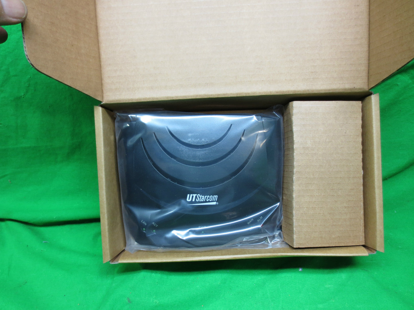UTStarcom UT4110A ADSL MODEM / ROUTER MA80012207102 - NEW - LAN WAN ACT ALM