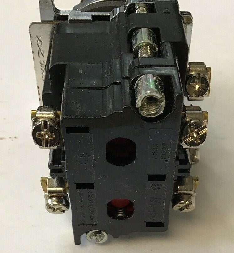 CUTLER HAMMER 10250T463C47-3 PUSH/PULL BUTTON 3POS 2NC ***MISSING RED CAP***