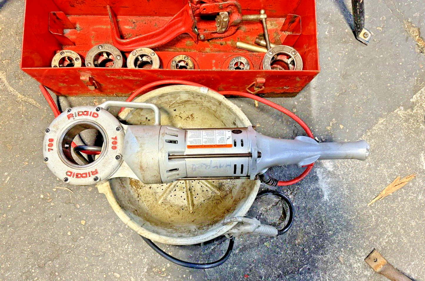 RIDGID - 700-12 - POWER DRIVE PIPE THREADER W/ STAND/BUCKET/DIE HEADS +SEE BELOW
