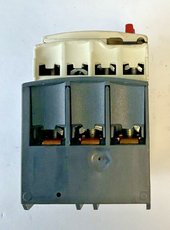 TELEMECANIQUE LRD 08 CONTACTOR 2.5-4A 690V 50/60HZ ***LOTOF3***