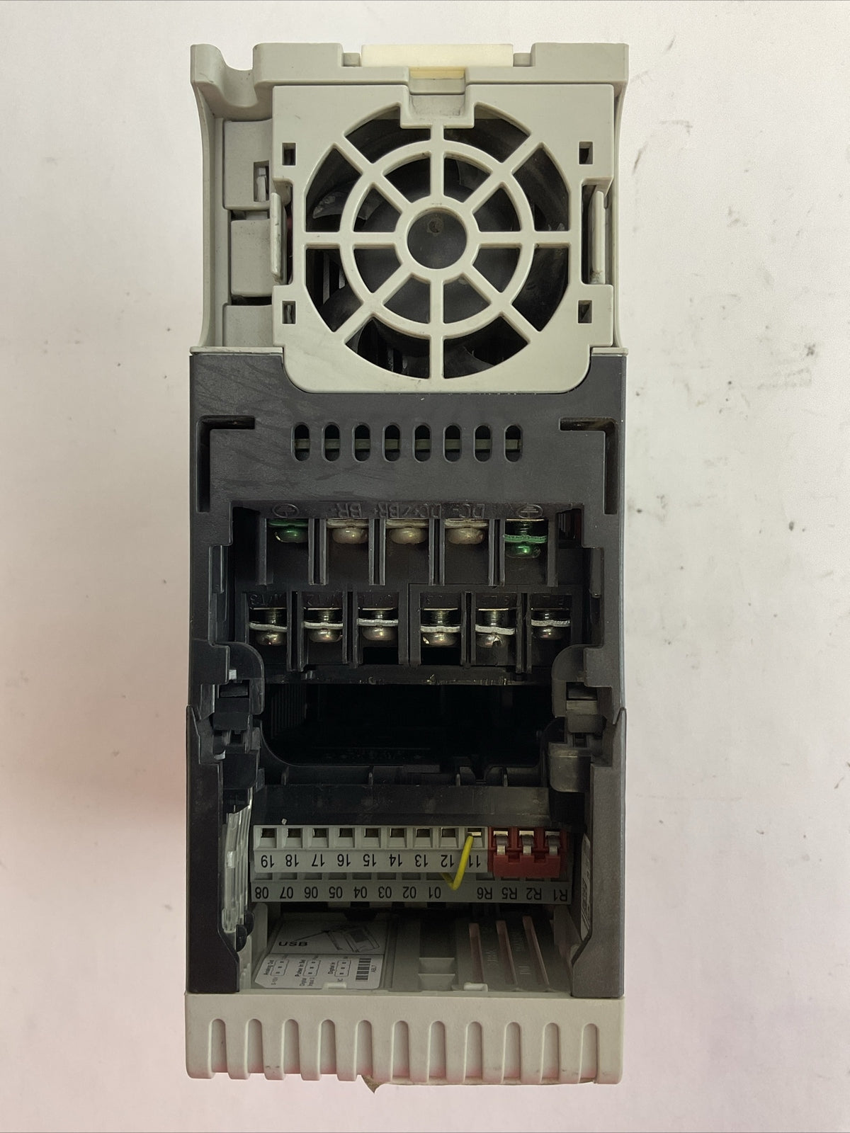 ALLEN BRADLEY 25B-D4P0N114 AC DRIVE FRN 2.002 OUTPUT 0-460VAC SER A
