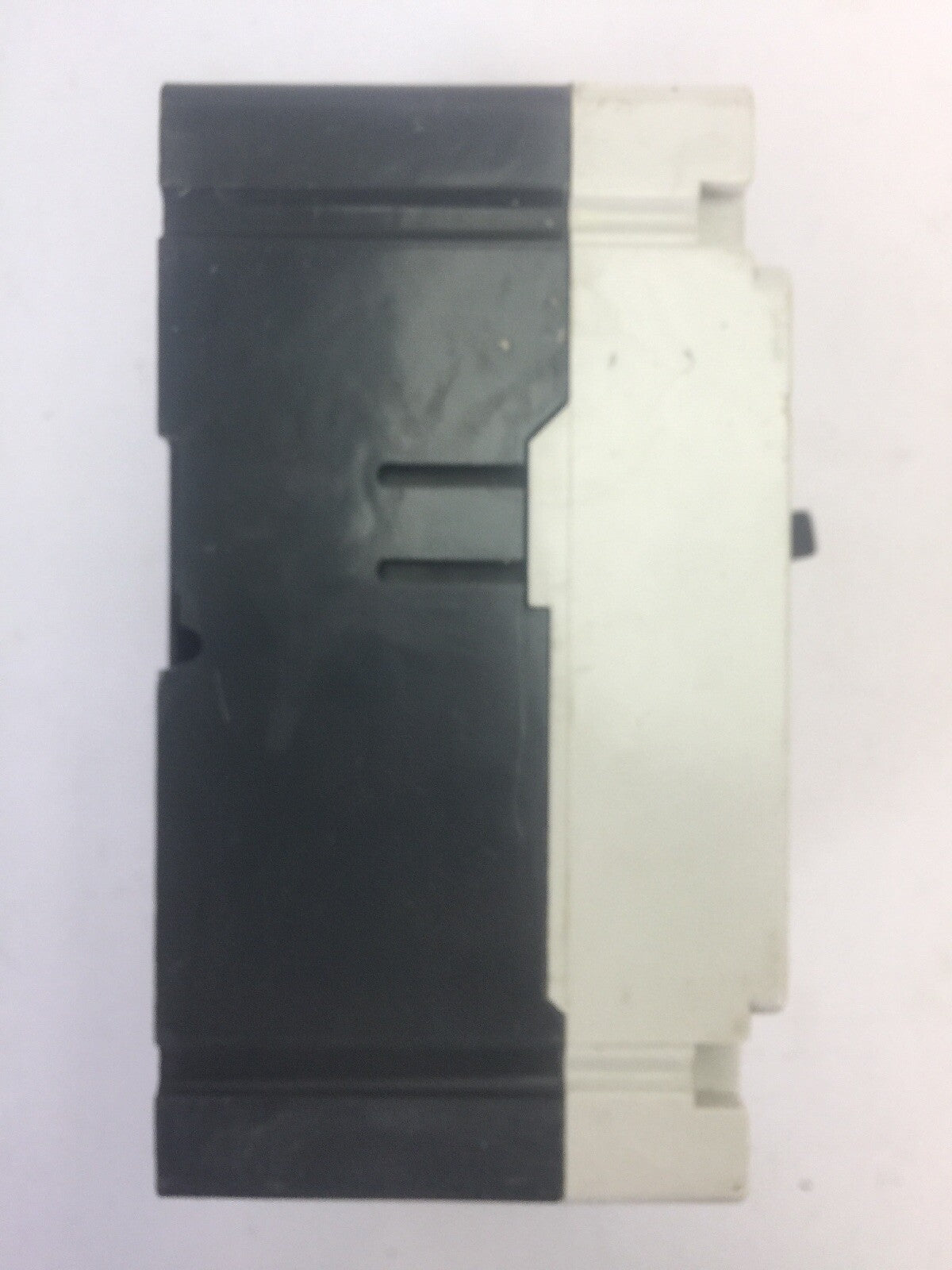 CUTLER HAMMER ED3225 INDUSTRIAL CIRCUIT BREAKER 225AMPS 240VAC 250VDC 3 POLES