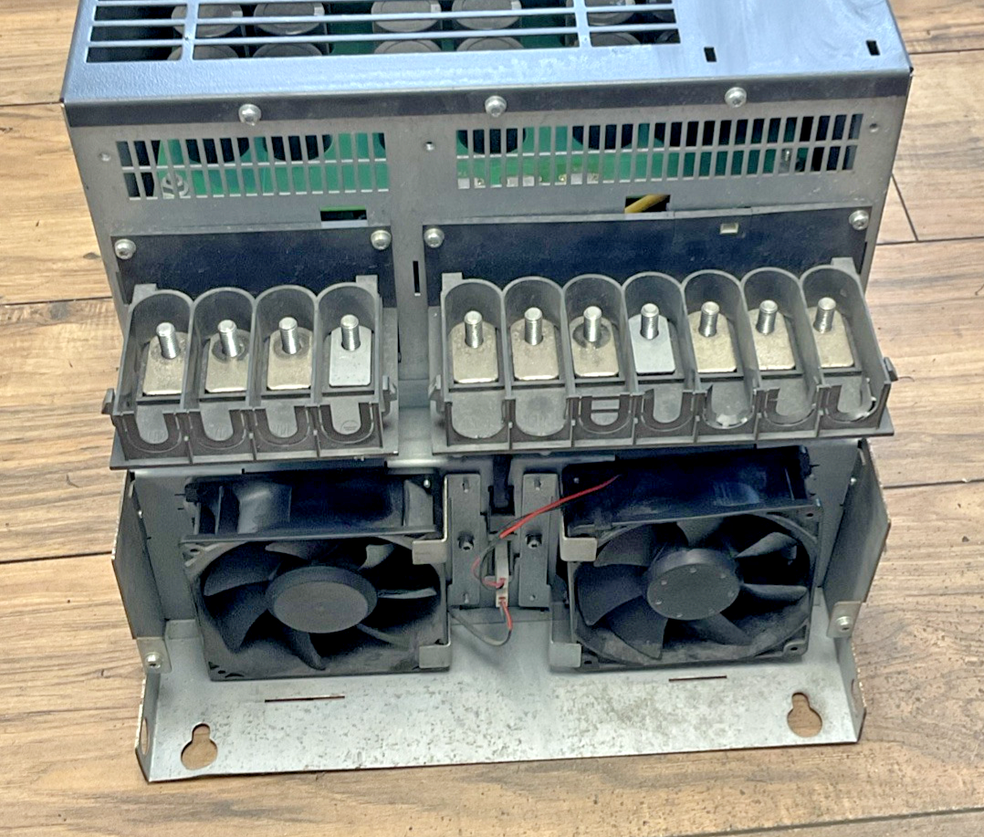 SIEMENS 6SL3210-1SE31-8UA0 FREQUENCY COVERTER/DRIVE VER.H POWER MODULE 340 480V