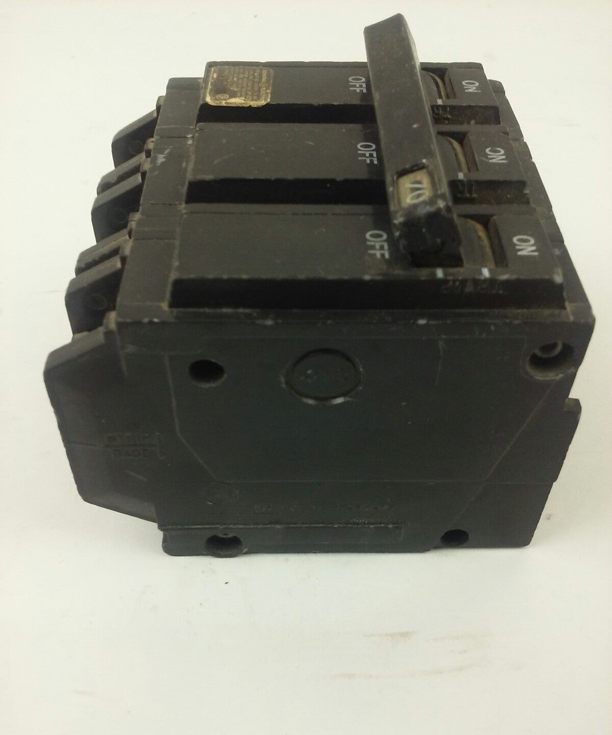 GENERAL ELECTRIC THQL32070 CIRCUIT BREAKER 70A, 240V, 3P, USED MISSING ONE LUG