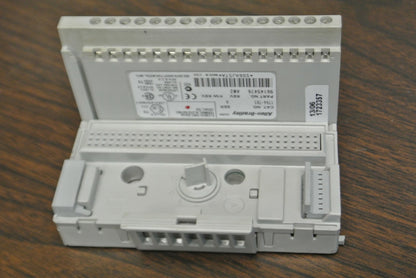 ALLEN-BRADLEY 1794-TB3 TERMINAL BASE / Ser. A, Rev. A02 / 120VAC / 10A