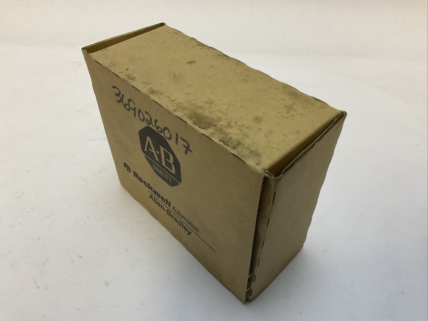 ALLEN BRADLEY 1769-OA16 F/W REV 3.1 DIR/VER 10000204959/00 SER A 16 PT