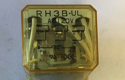 IDEC RR3B-UL RELAY 120VAC ***LOTOF3***