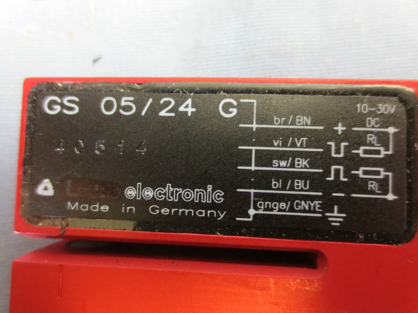 LEUZE GS 05/24 G PHOTOELECTRIC SLOT SENSOR - RETRO-REFLECTIVE NAMCO EP110-14260